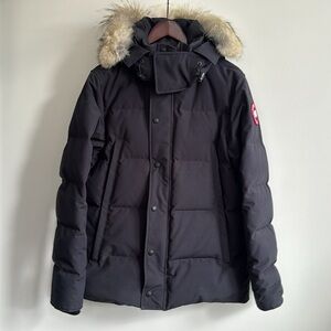 Canada Goose Wyndham Parka Heritage in Navy-Marine, Men’s size M.
